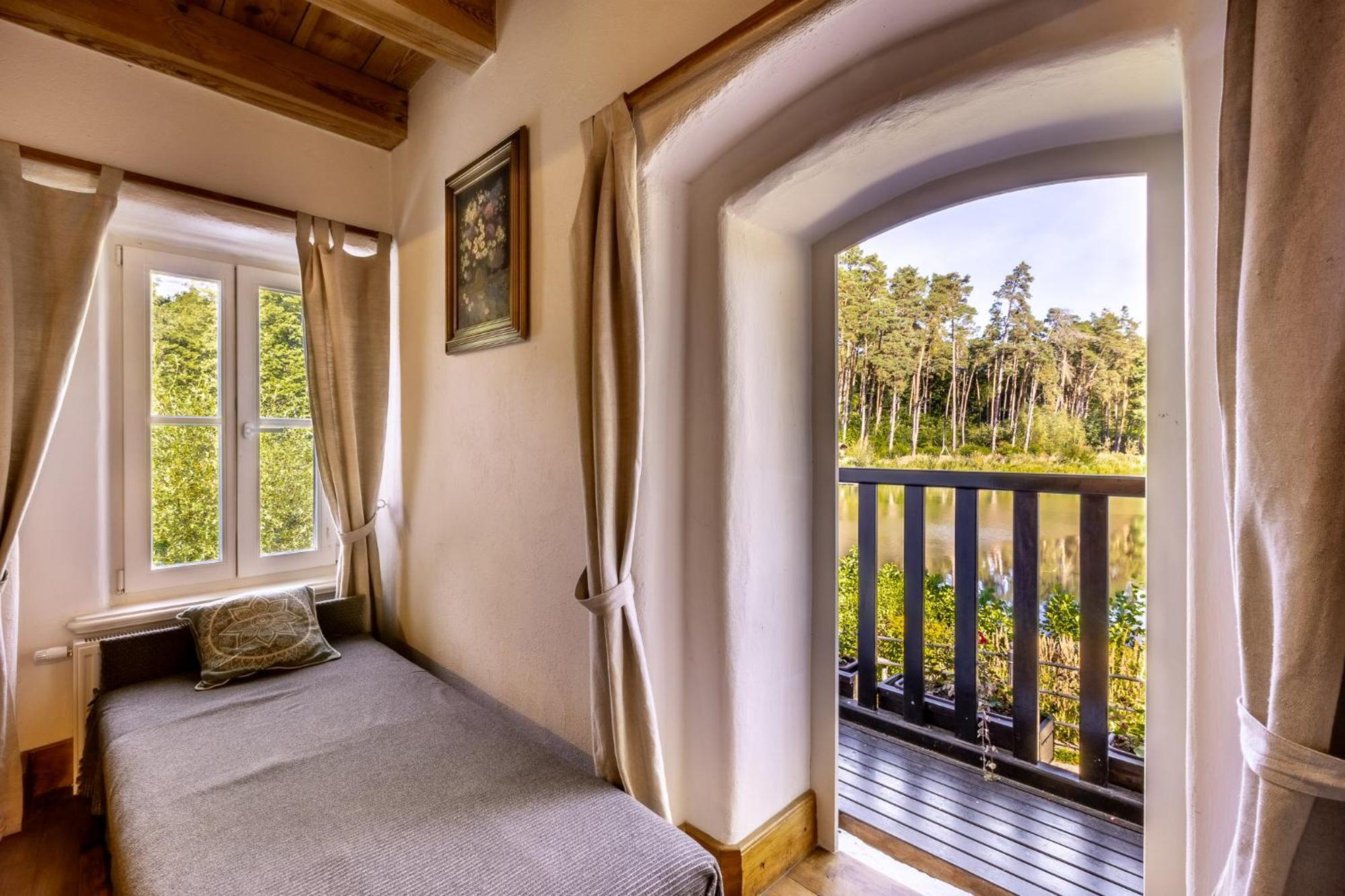 Gosciniec Pod Zajacem Bed & Breakfast Oleśnica Dış mekan fotoğraf