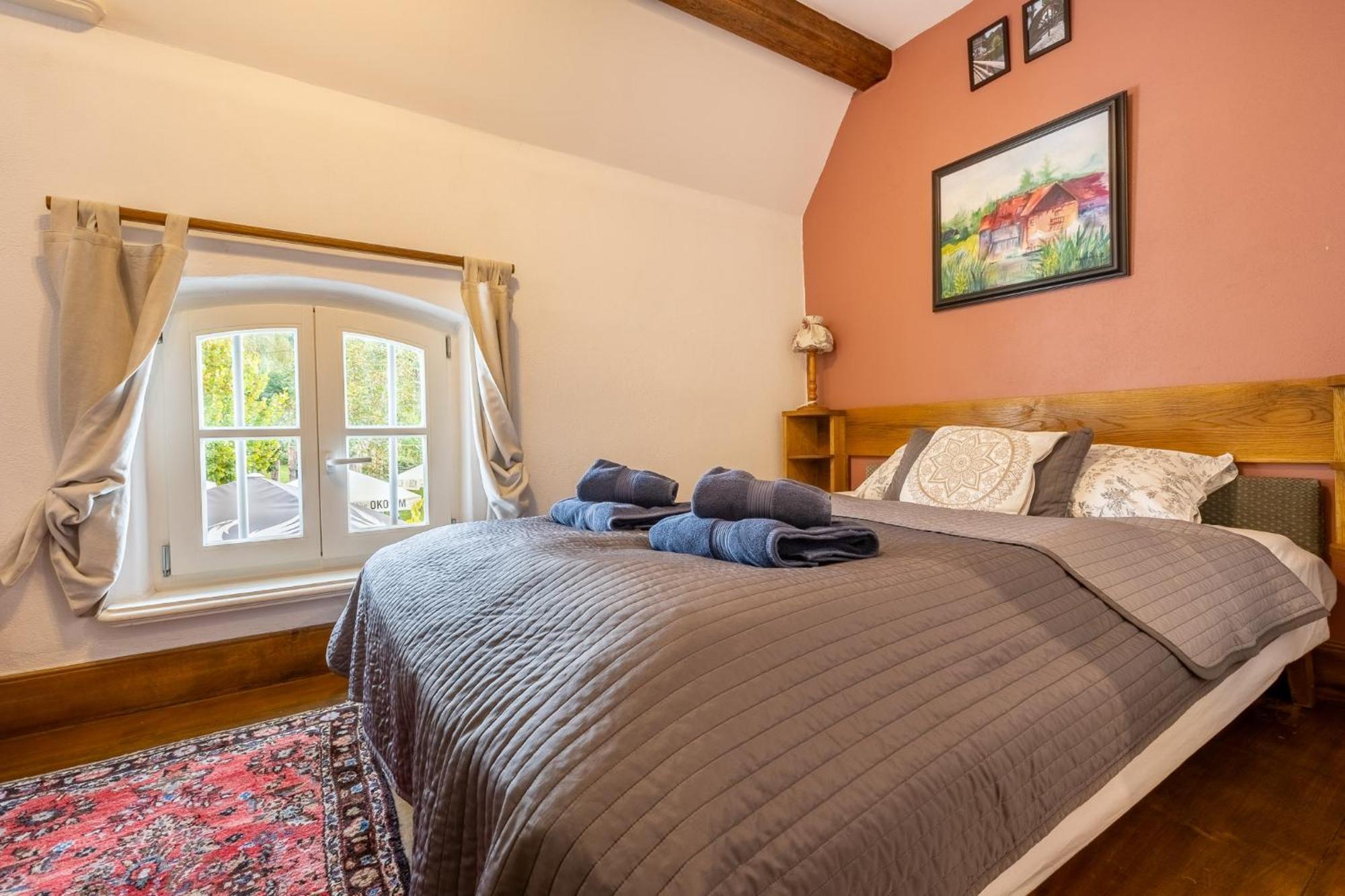 Gosciniec Pod Zajacem Bed & Breakfast Oleśnica Dış mekan fotoğraf