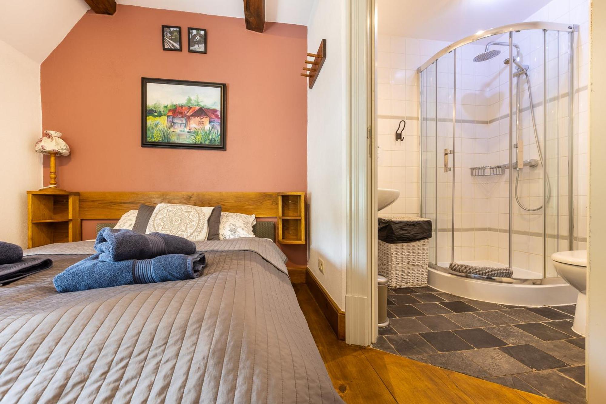 Gosciniec Pod Zajacem Bed & Breakfast Oleśnica Dış mekan fotoğraf